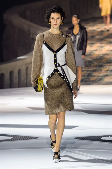 défilé louis vuitton automne hiver 2019|louis vuitton dresses fall.